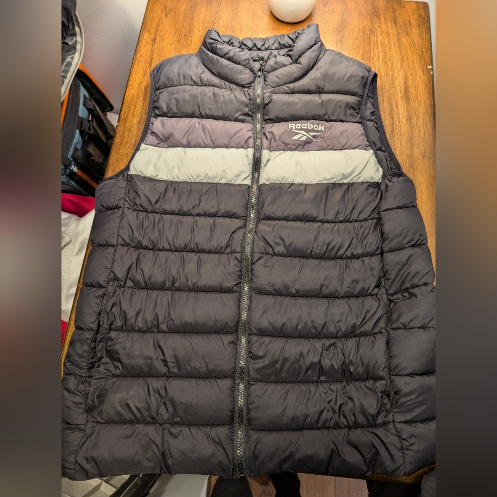 Reebok Puffer Vest Black/Gray  || Mens Large